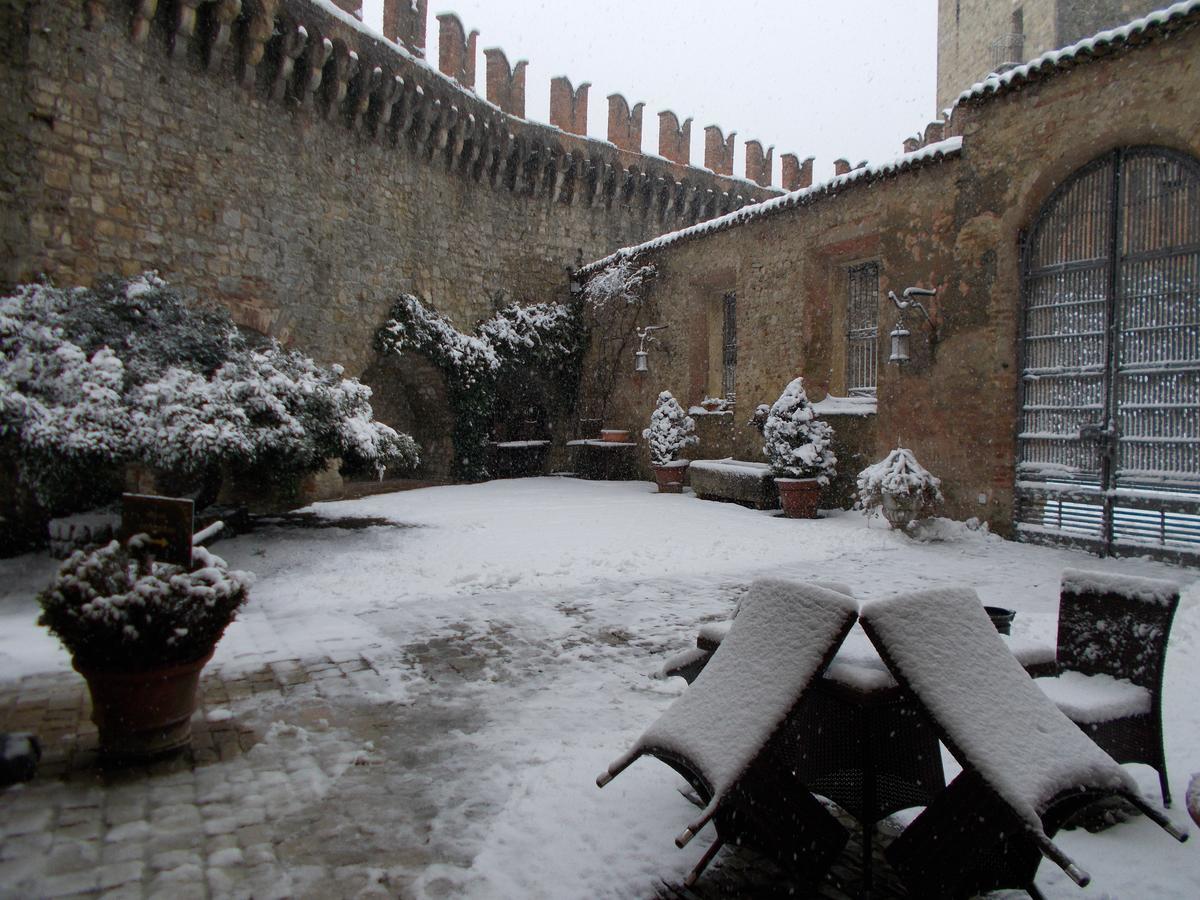 Hotel Castello Di Vigoleno Экстерьер фото