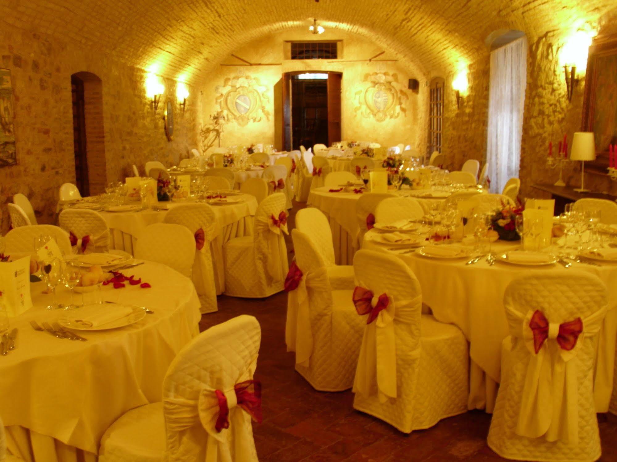 Hotel Castello Di Vigoleno Экстерьер фото